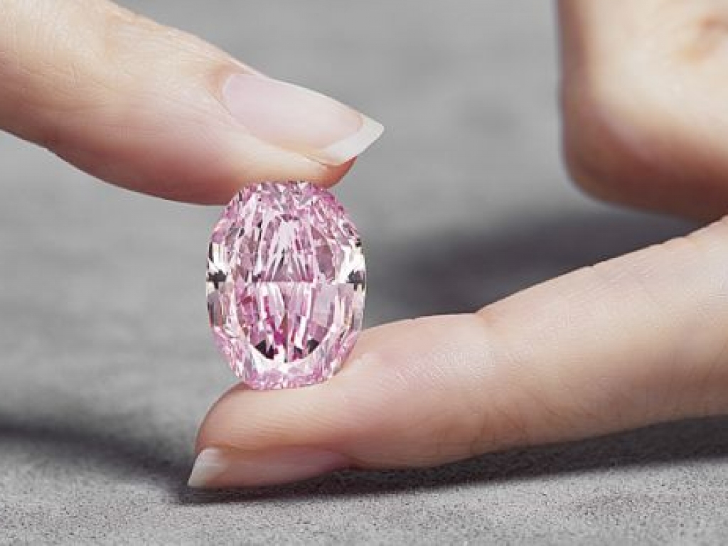 Rekordní prodej růžového diamantu u Sotheby's